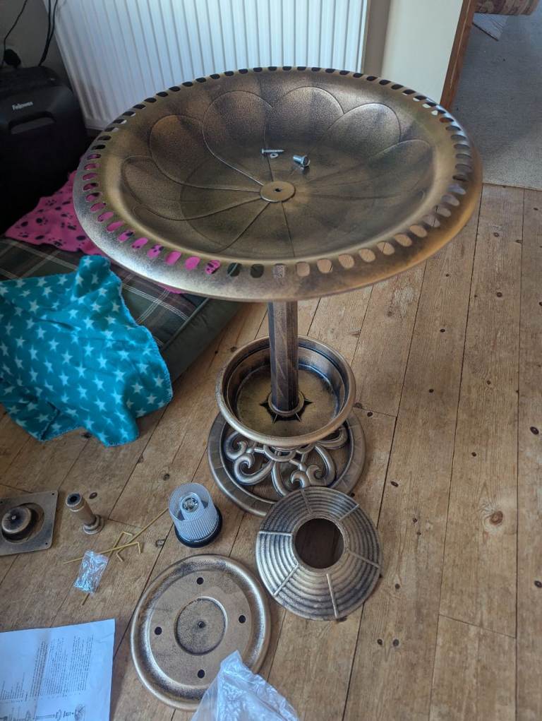 Raxtor Bird Bath & Planter Pot - Brand new