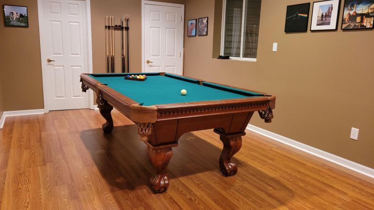 Pool table 