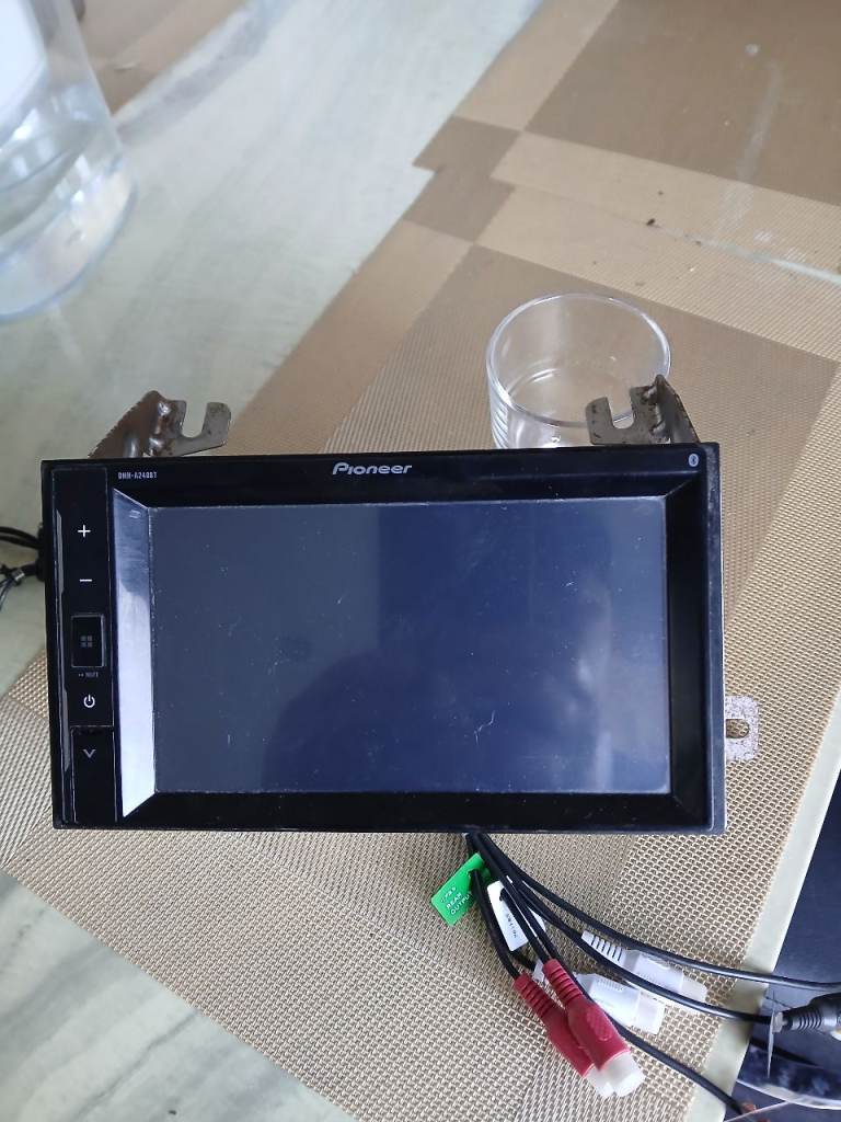 Pioneer Android stereo  dmh- A240BT