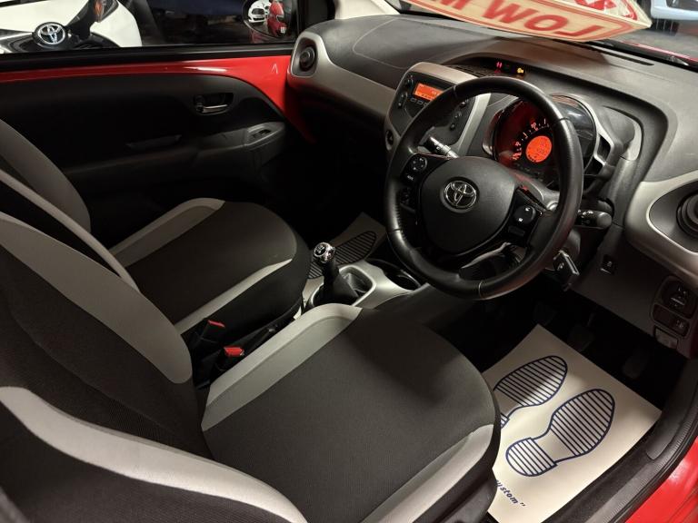 TOYOTA AYGO 1.0 VVT-i x-play 2016