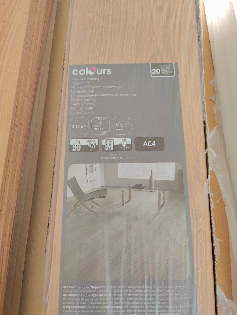 B&Q LIGHT OAK LAMINATE FLOORING 