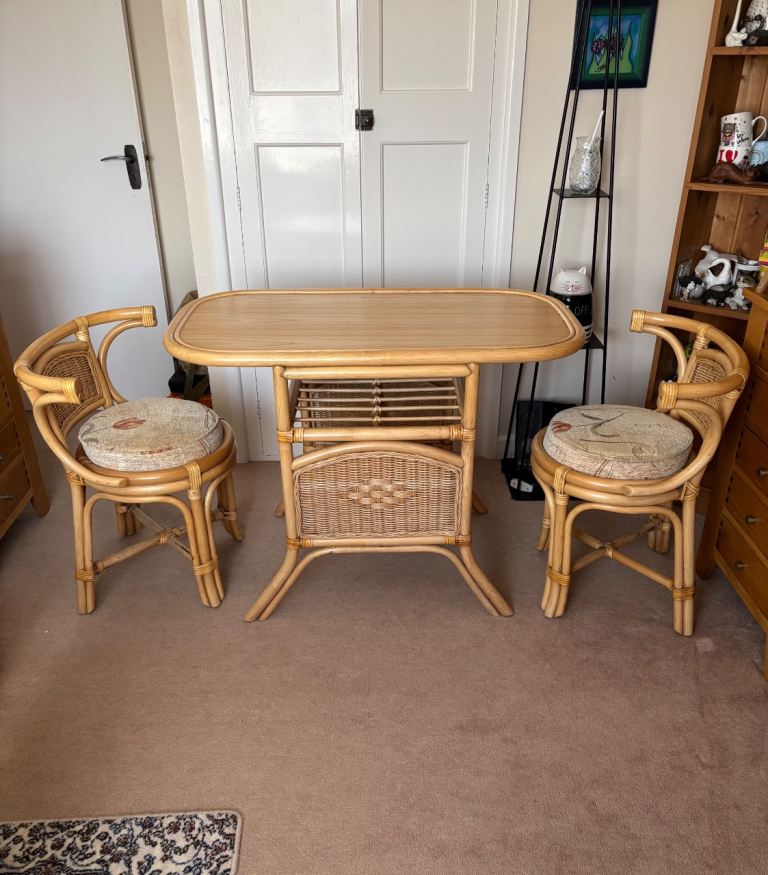 Beautiful cane rattan bamboo compact dining kitchen conservatory table & 2 chairs IMMACULATE  