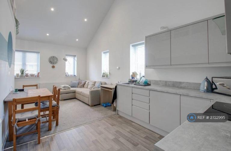 1 bedroom flat in Mill Road, Leighton Buzzard, LU7 (1 bed) (#2722995)