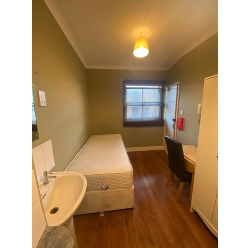 Bedsit In Zone 1, Hogarth Road, Earls Court, SW5 0PU