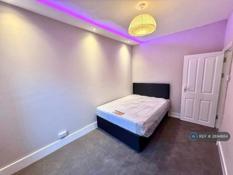 4 bedroom house in Boult St, Reading, RG1 (4 bed) (#2894884)