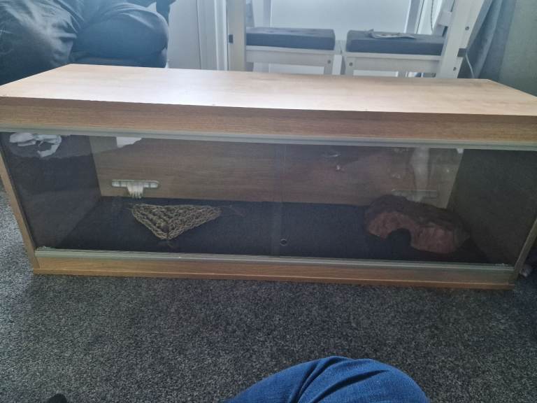4 foot  reptile tank  
