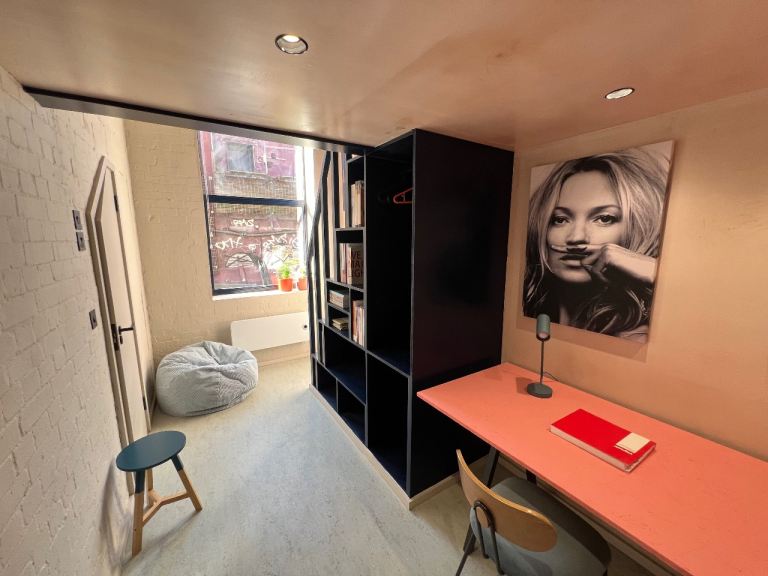 Room in creative warehouse + en-suite