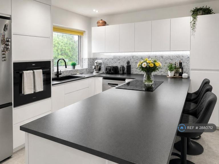 2 bedroom flat in The Avenue, London, KT5 (2 bed) (#2880712)