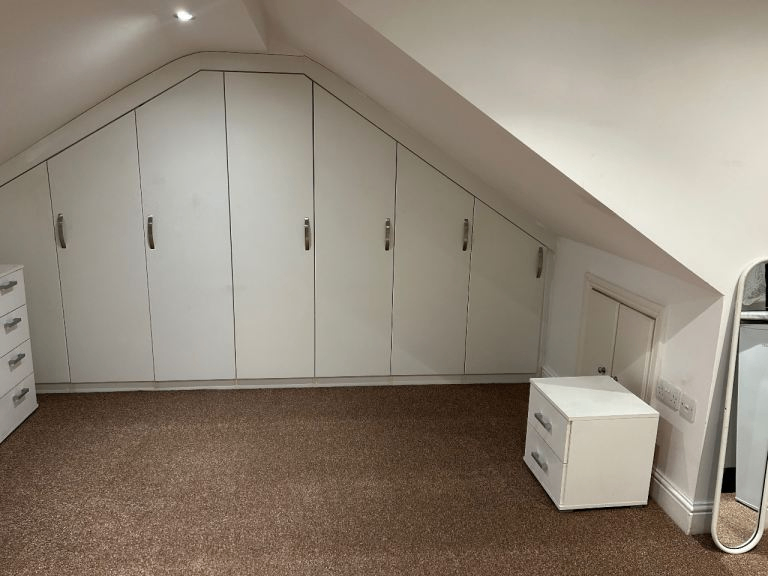 Spacious & Cosy Ensuite Room for Rent in - IG1 3SB