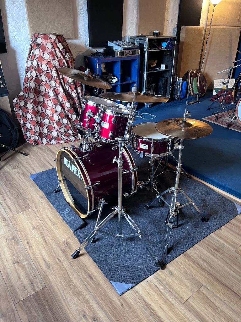 Mapex V Series Full Drum Kit w/ Hardware & Cymbals