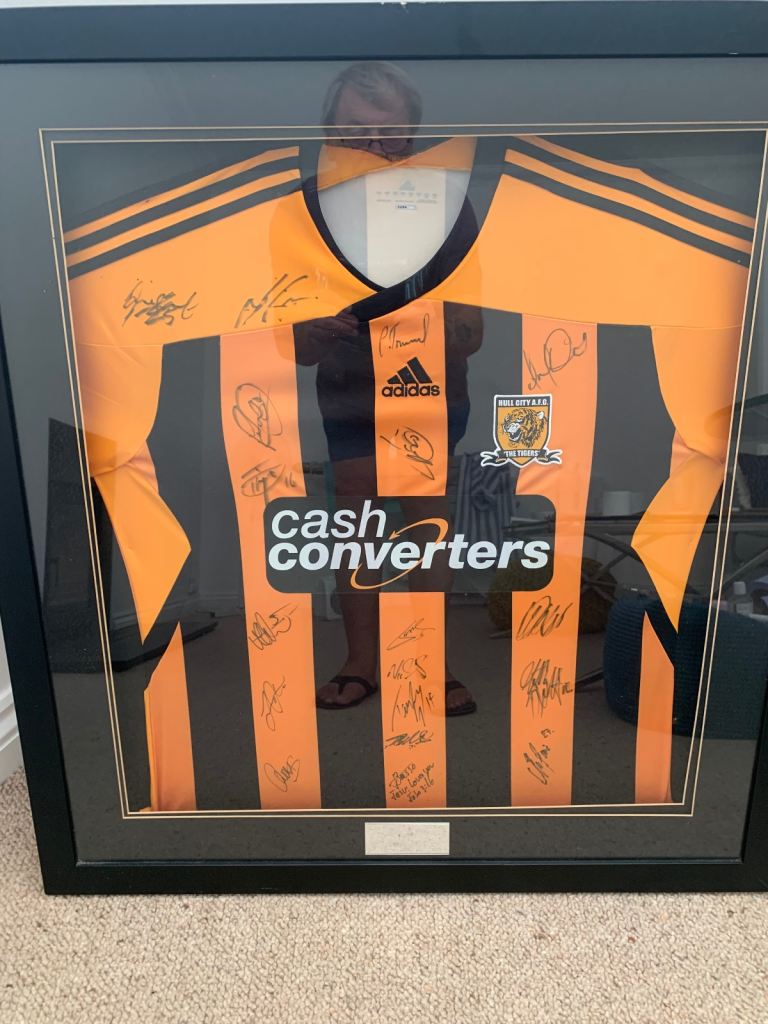 Hull City Shirt 2011/2012 signed & framed 