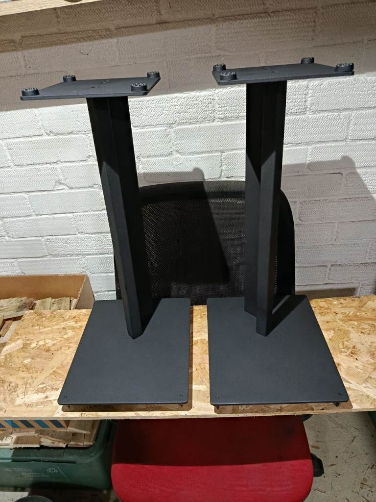 SPEAKERS STANDS 57 CM TALL 