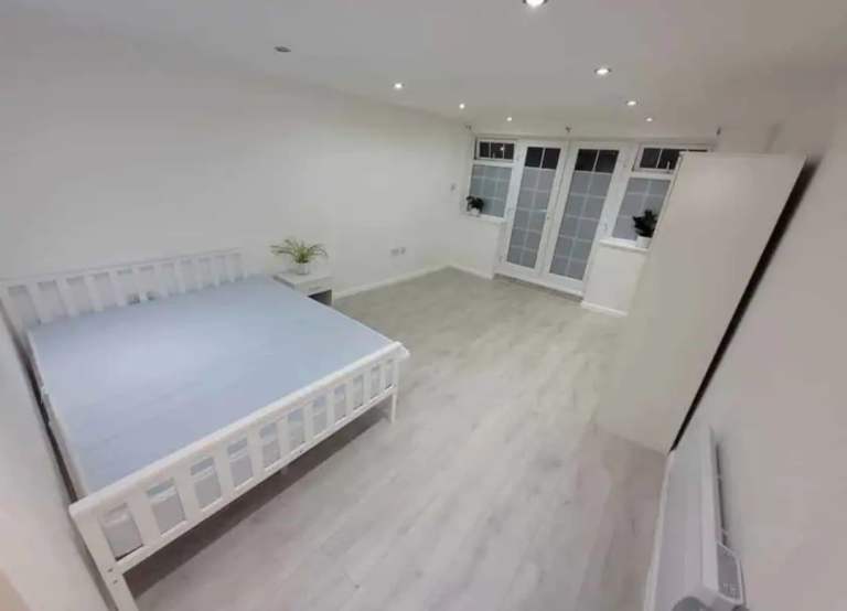 Large Studio flat 
