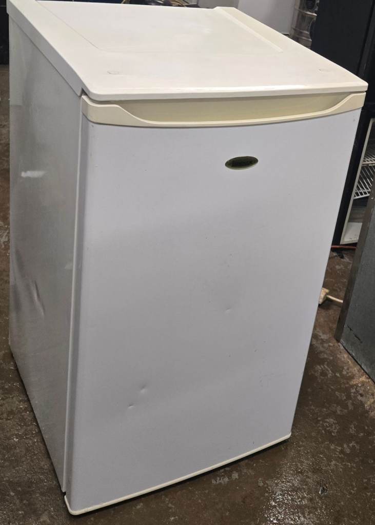 Igenix IG3900 Under Counter Larder Fridge with small freezer box, Mini Fridge Freezer 