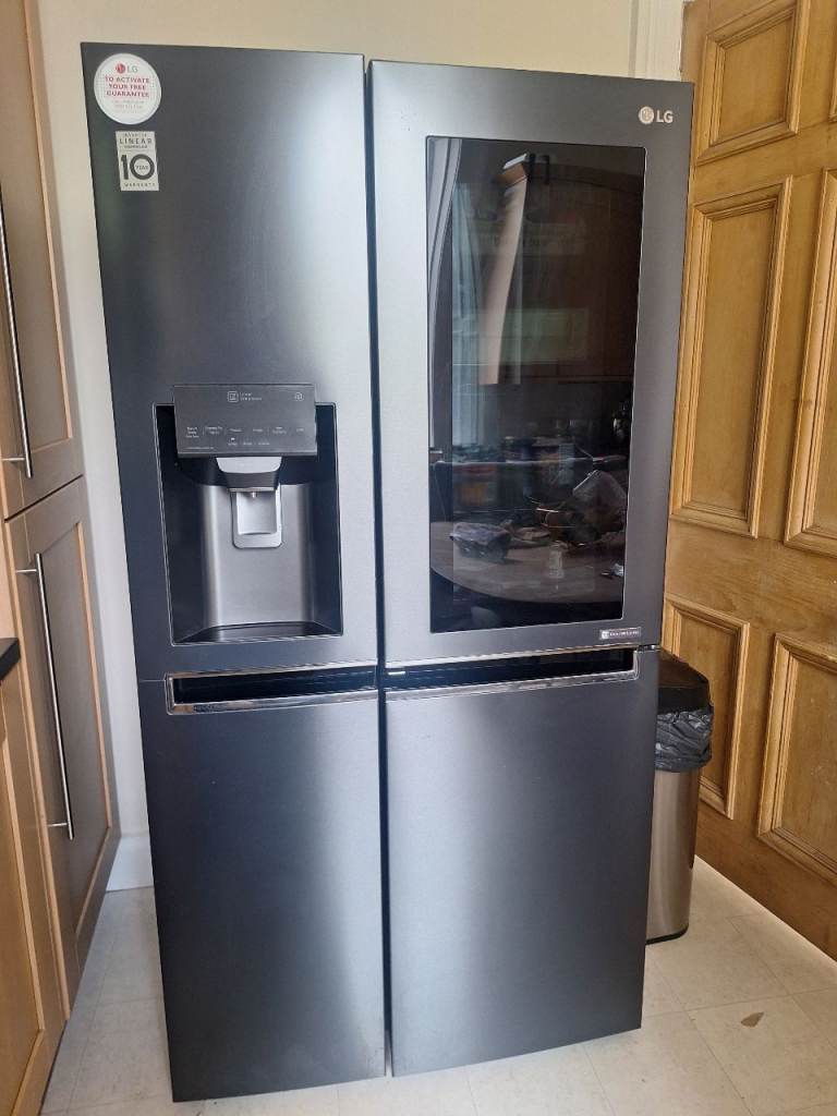 LG American Style Fridge Freezer with Ice/Water Dispenser