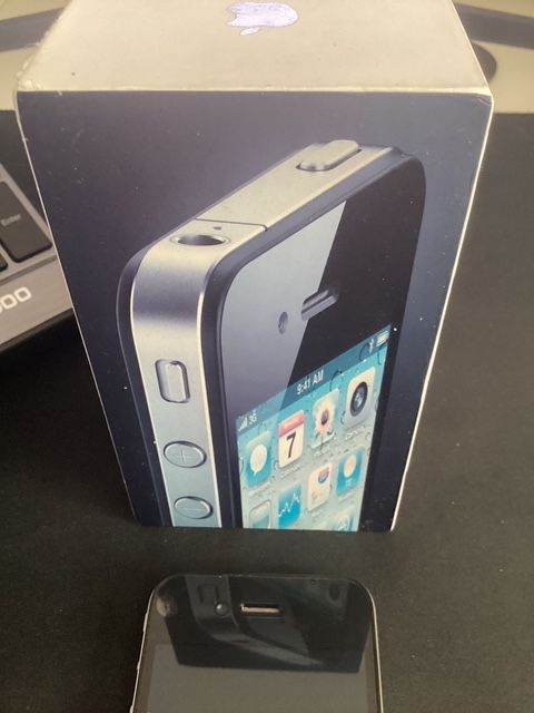 Apple iPhone 4 MC605 Vintage original boxed collectable Mobile Phone 32GB Black Model A1332