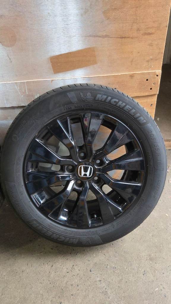 Beautiful black 16-inch HONDA aluminum rims