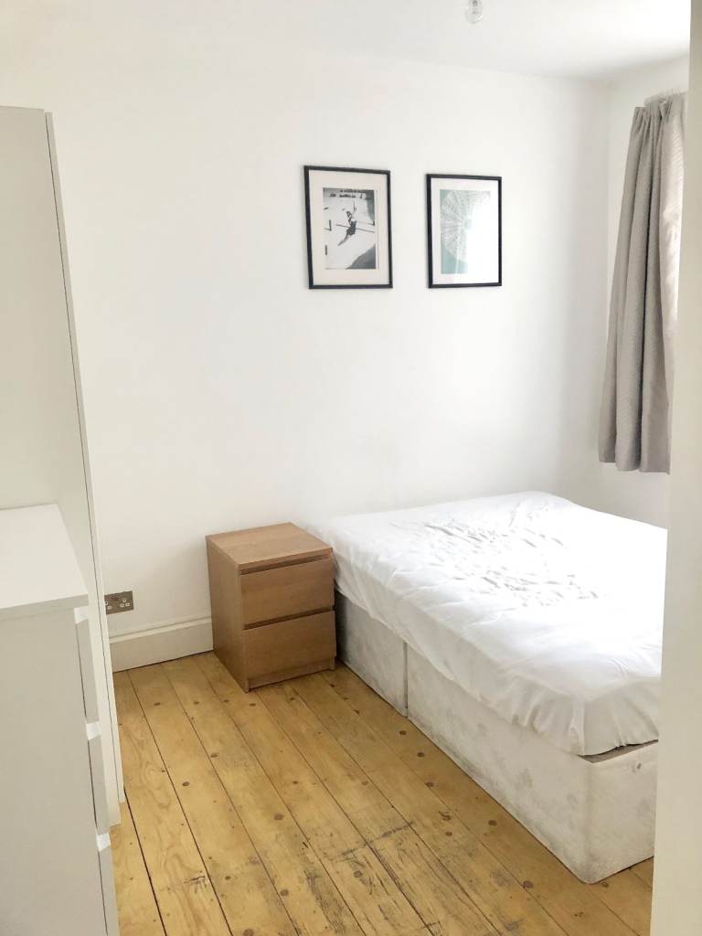 Double bedroom .Clean &quiet house. House with Garden 