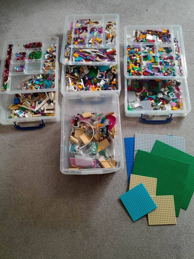 Large assortment of lego bricks etc