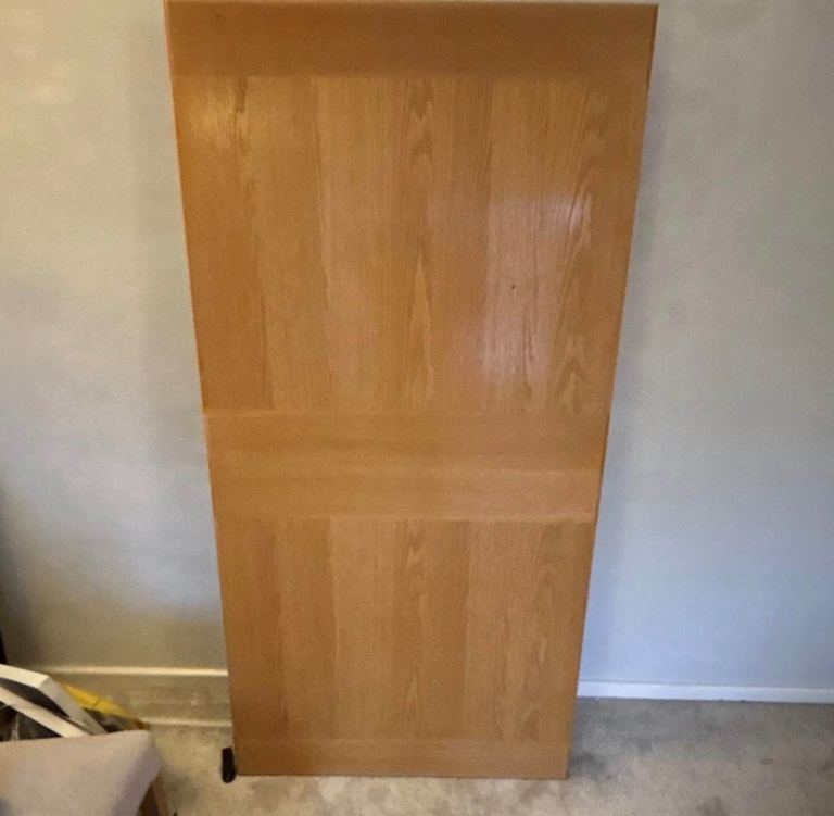 Wooden Extendable Dining Table with 4 Chairs – Good Condition