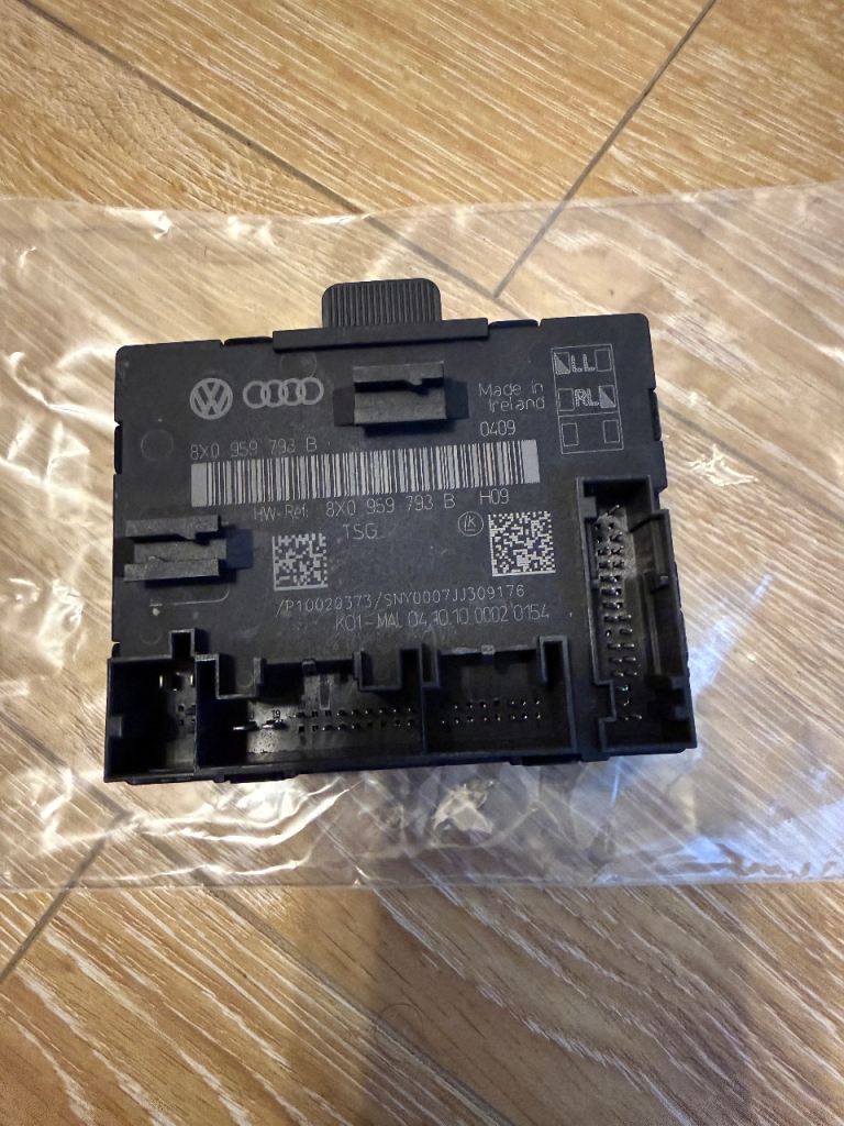 8X0959793B Audi A1 8X Genuine Right Hand Side Door Control Module Unit