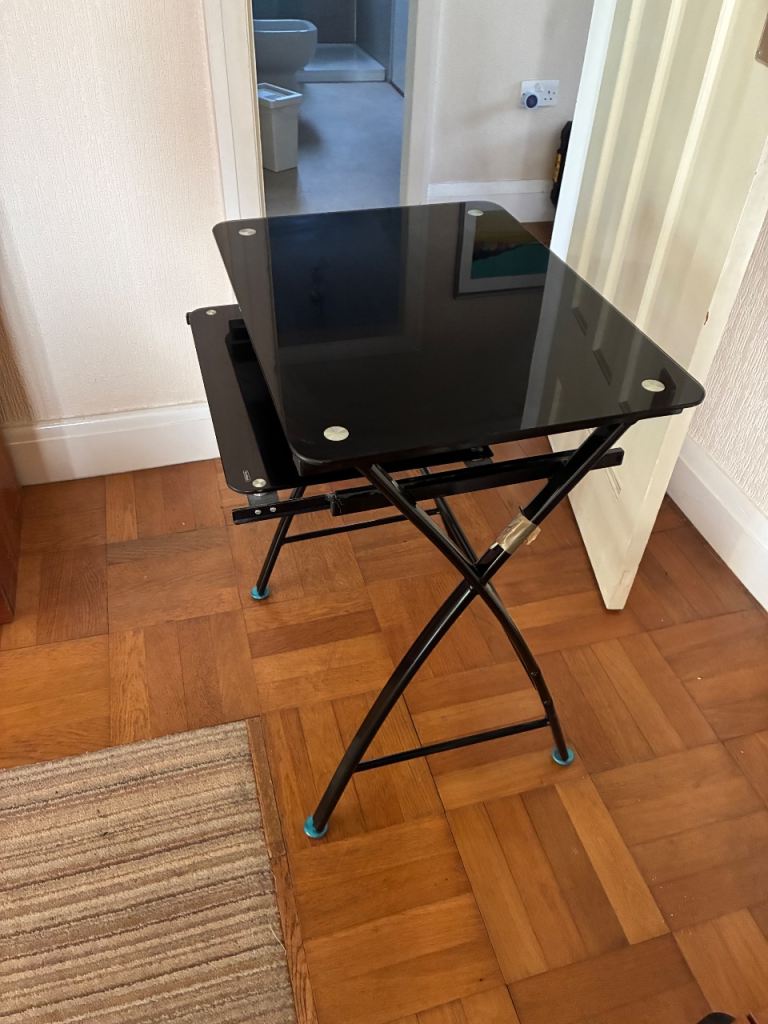 Glass computer table