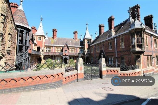 2 bedroom flat in The Three Kings Court, Bristol, BS1 (2 bed) (#2965704)