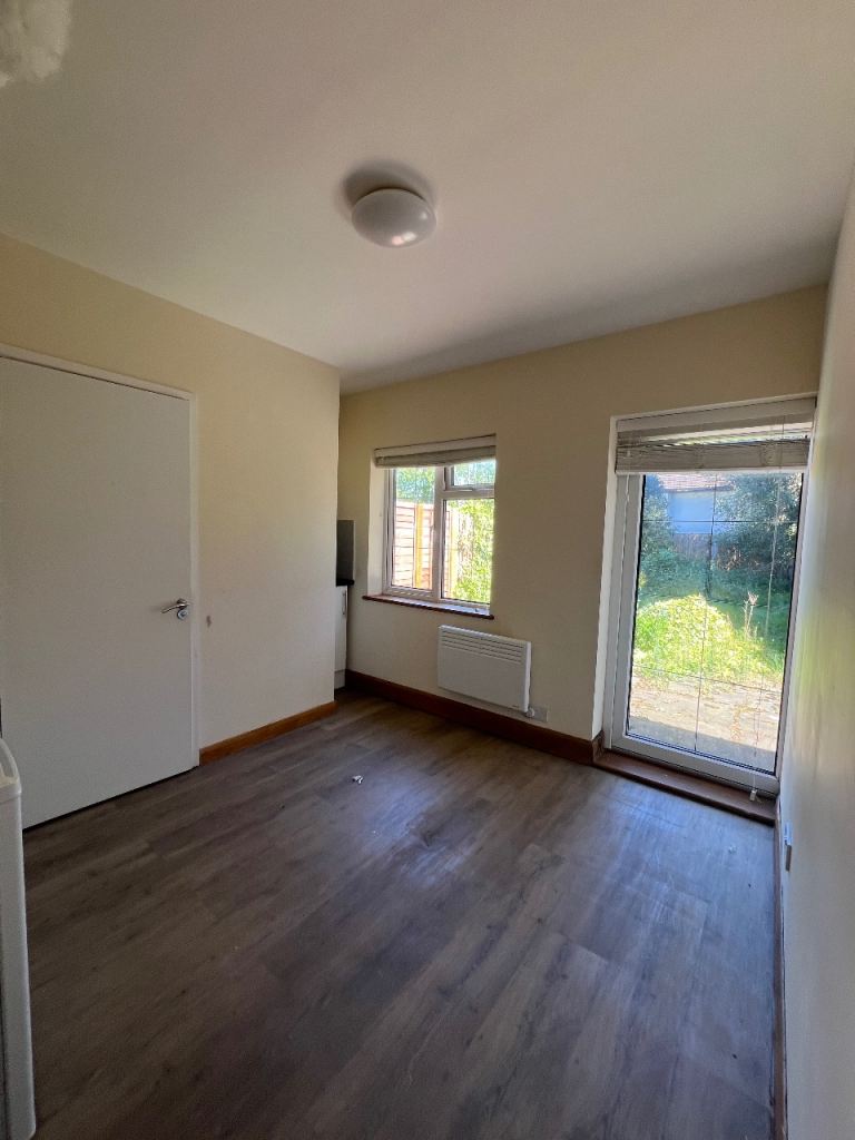 F3 Self Contained Studio Apartment, Golders Green Road, NW11
