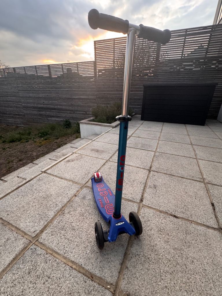 Micro Maxi Scooter – Blue, Good Condition