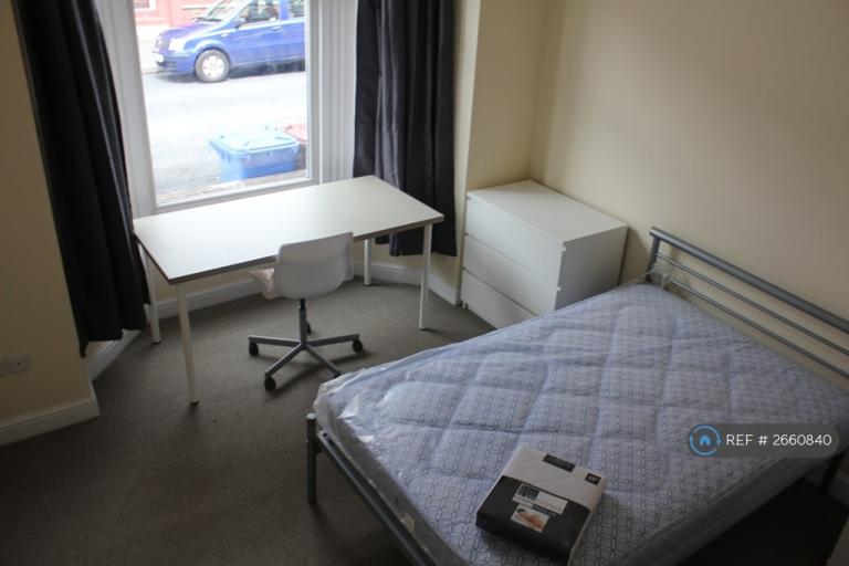 6 bedroom house in Deramore Street, Manchester, M14 (6 bed) (#2660840)