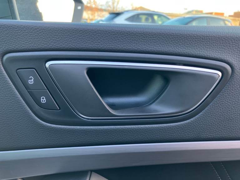 2025 SEAT Ateca 1.5 TSI EVO FR Black Edition 5dr Estate PETROL Manual