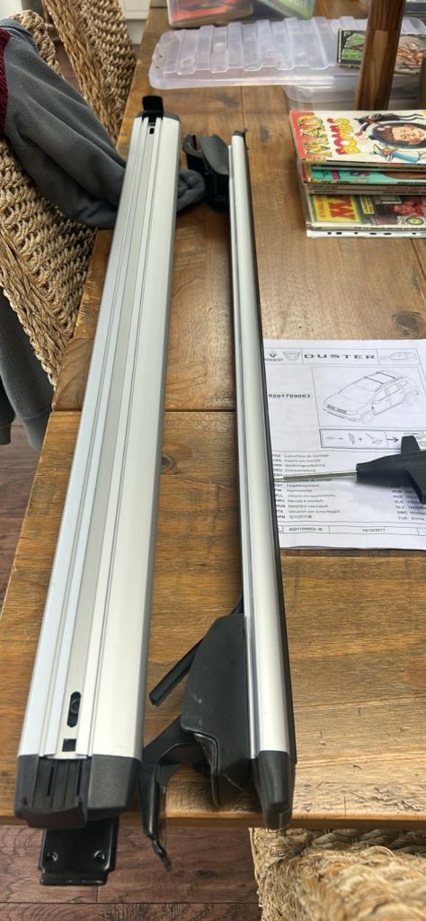 Roof bars (Renault Dacia duster) 