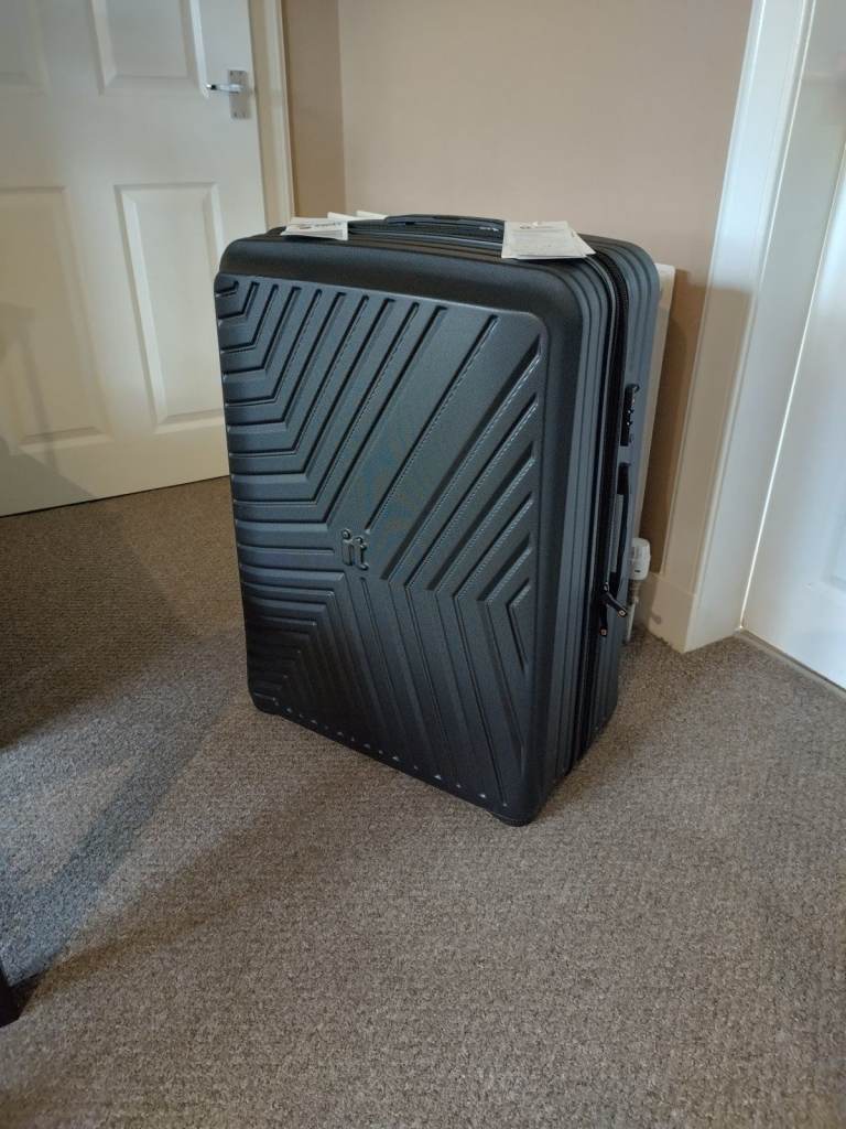 Large suitcase, UNUSED, made by IT model Convertible XXL