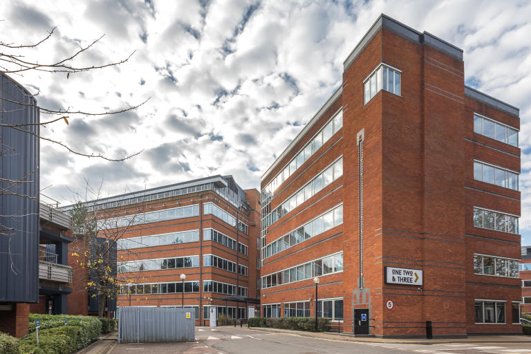 Borehamwood - WD61JN \ Fully Furnished Office for 2 Workstations