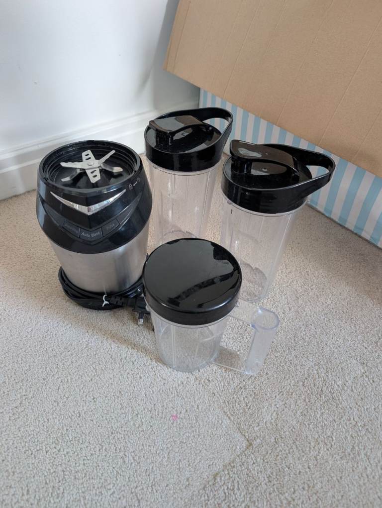 Food / Smoothie Blender with x3 containers 