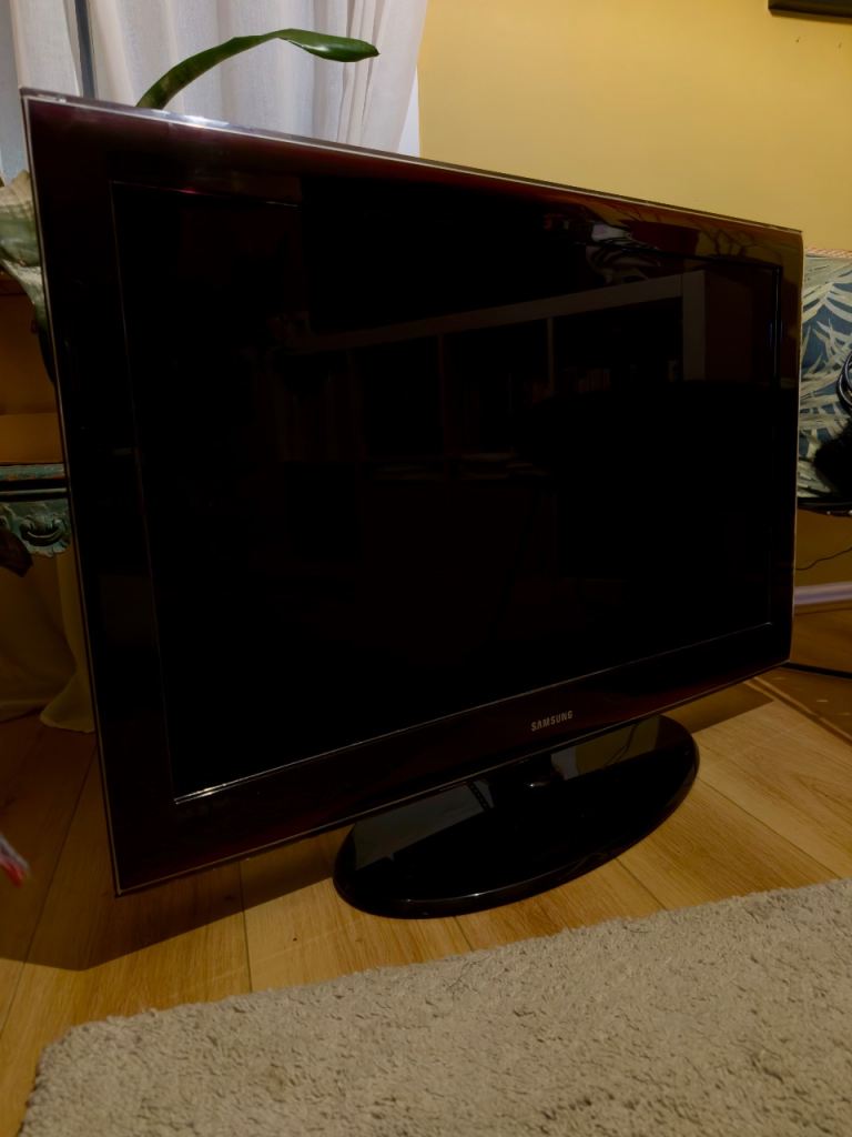 Black Samsung 40 inch TV, LE40A656A1F