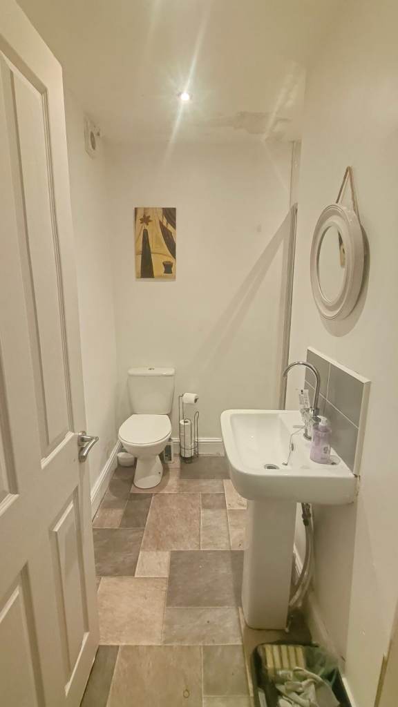 Bright and spacious double bedroom suitable for students and professionals | BT9 