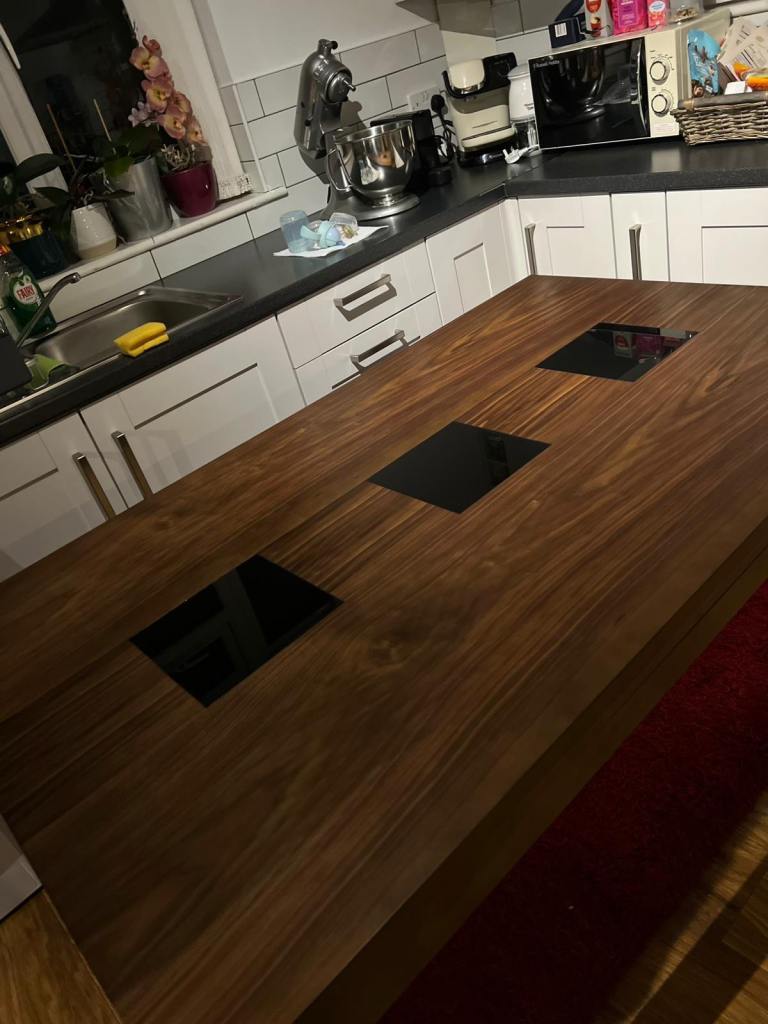 Michigan Dining Table