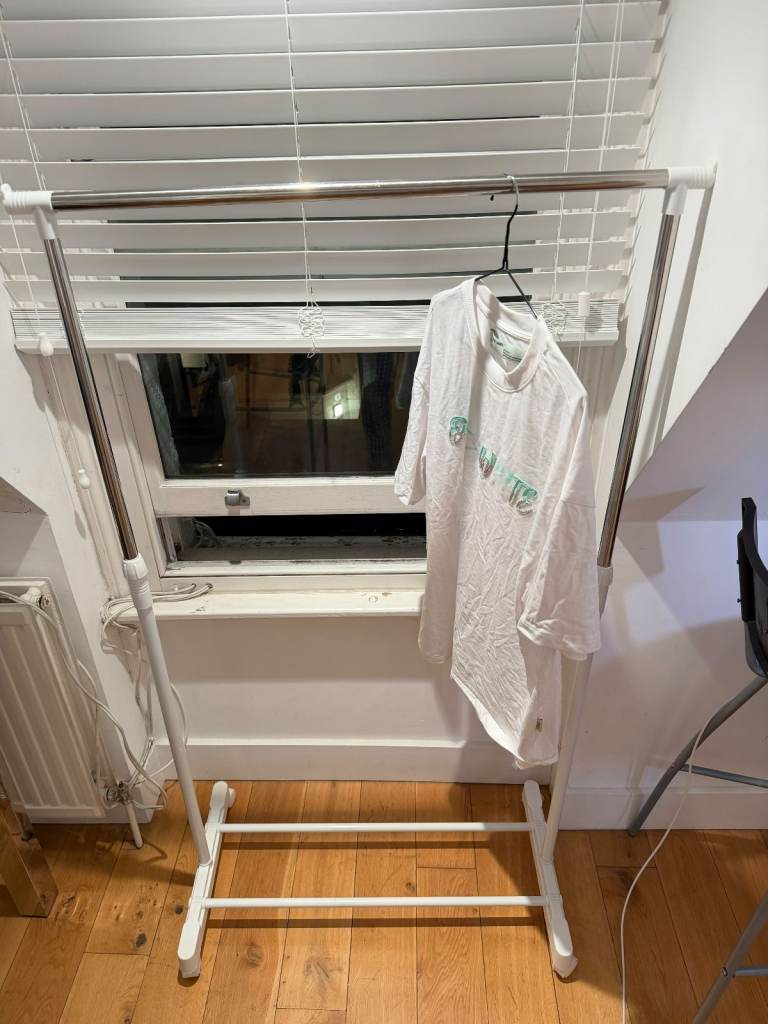 White Metal Clothes Rail with Wheels and height adjustable – Good Condition