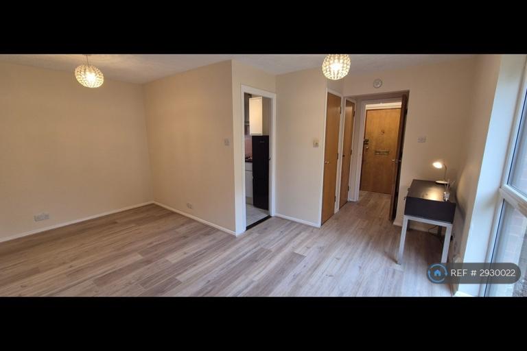 Studio flat in Yiewsley, West Drayton, UB7 (#2930022)