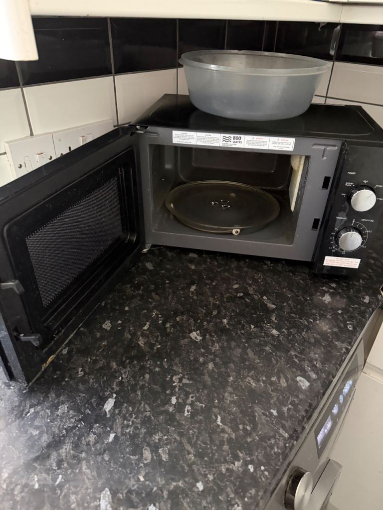 Russell Hobbs Black Microwave Oven – Good Condition