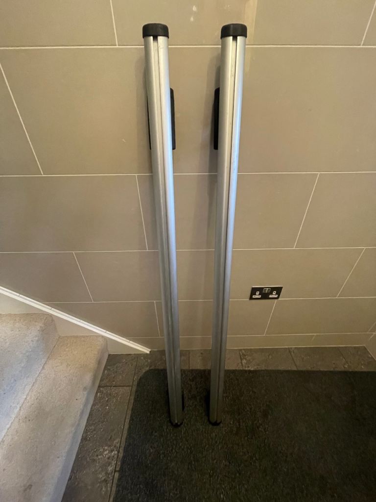 Thule roof bars with footings for roof bars