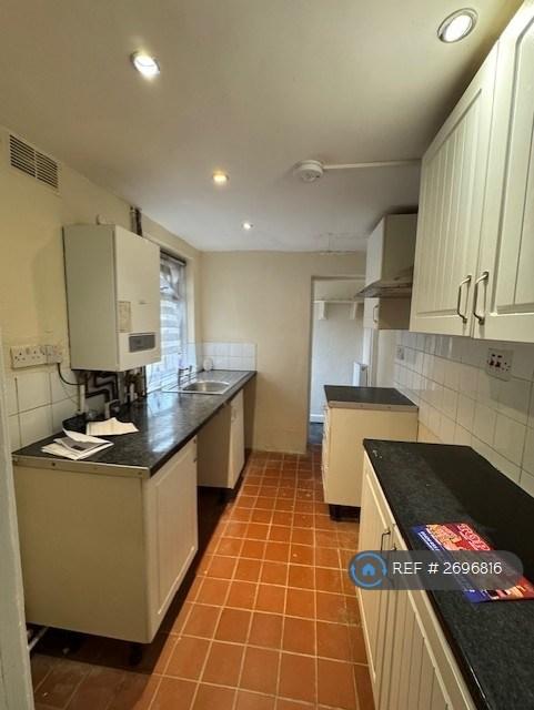 3 bedroom house in Castle Road, Chatham, ME4 (3 bed) (#2696816)
