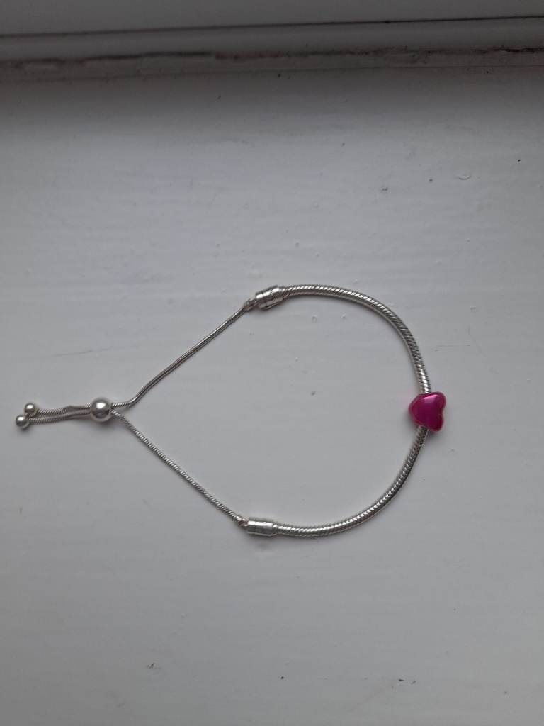 Pandora braclet with one love heart charm 
