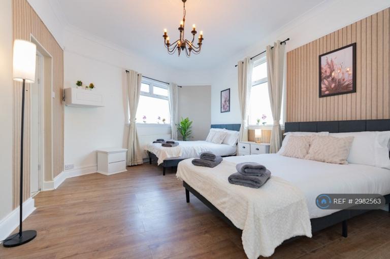 4 bedroom house in Lincoln Road, Portsmouth, PO1 (4 bed) (#2982563)