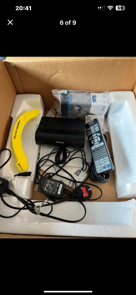 EH-TW6600W HD WIRELESS 3D HOME CINEMA PROJECTOR LIKE NEW ONLY 168 HOURS ON THE BULB