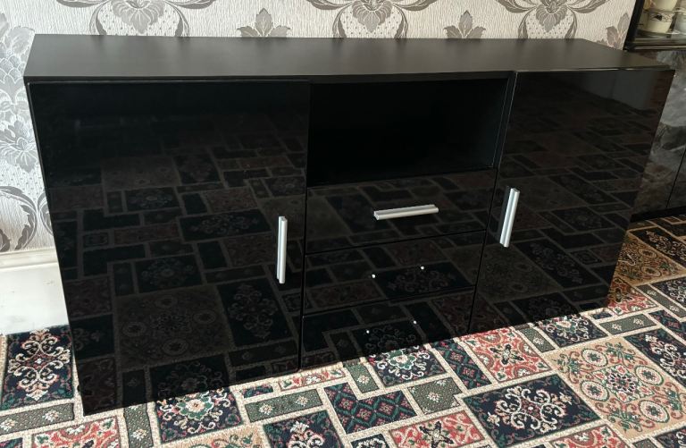 Black gloss cabinet