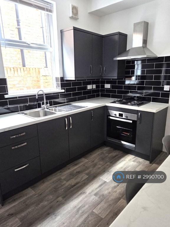 3 bedroom house in Haslemere Road, Southsea, PO4 (3 bed) (#2990700)
