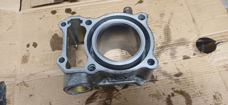 Honda cbr125r cylinder 