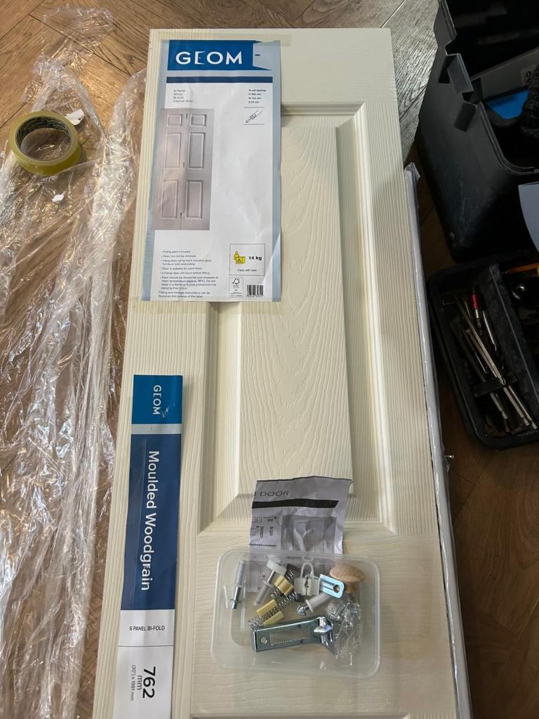 Internal bi fold folding door